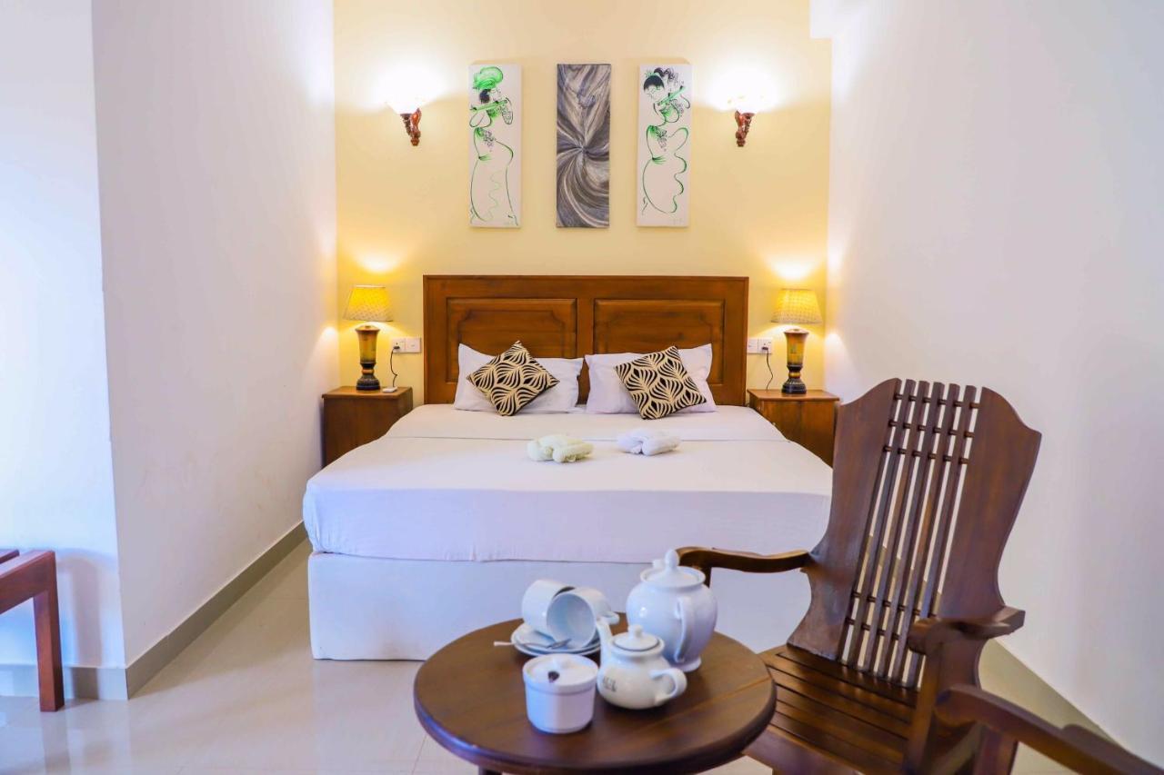 Ilamparuma Hotel Weligama Esterno foto